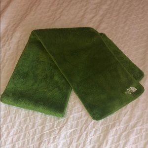 North Face green fleece denali scarf